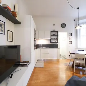 Primopiano - Ugo Bassi , Milano Italia